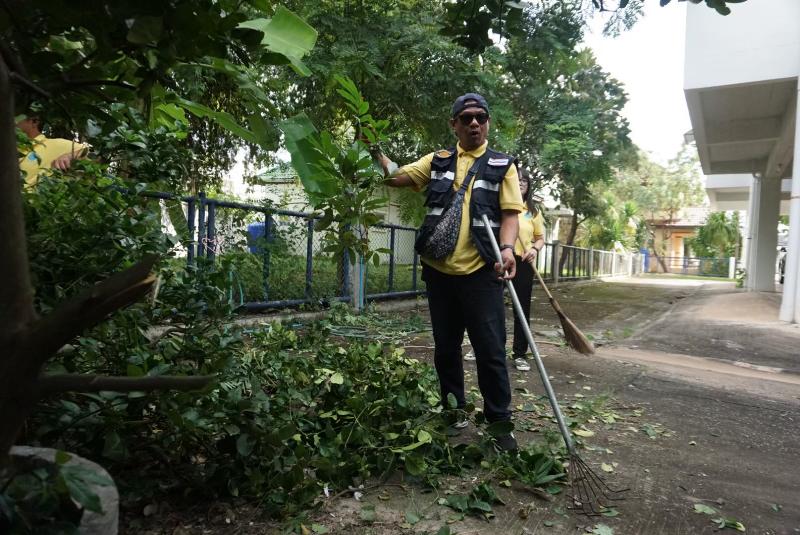 ภาพถ่าย ใช้ปุ่มลูกศร ซ้าย หรือ ขวา เลื่อนภาพถ่าย หรือปุ่มสามเหลี่ยมฉายภาพอัตโนมัติ  ถ้าต้องการบันทึกภาพ ใช้เมาส์คลิกขวาเลือกหัวข้อ  เป็นรูปภาพเป็น.. หรือ save as.. แสดงเต็มจอภาพ กุดปุ่ม F11 