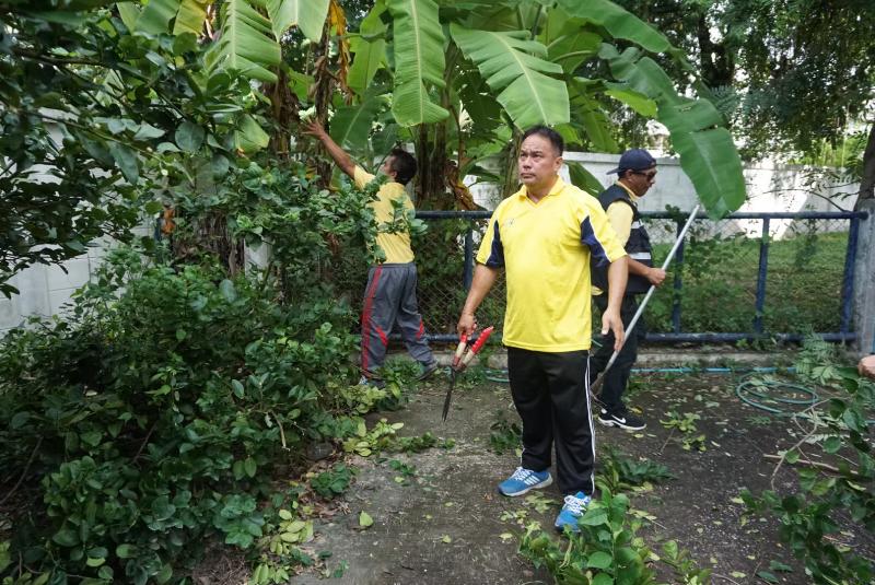 ภาพถ่าย ใช้ปุ่มลูกศร ซ้าย หรือ ขวา เลื่อนภาพถ่าย หรือปุ่มสามเหลี่ยมฉายภาพอัตโนมัติ  ถ้าต้องการบันทึกภาพ ใช้เมาส์คลิกขวาเลือกหัวข้อ  เป็นรูปภาพเป็น.. หรือ save as.. แสดงเต็มจอภาพ กุดปุ่ม F11 