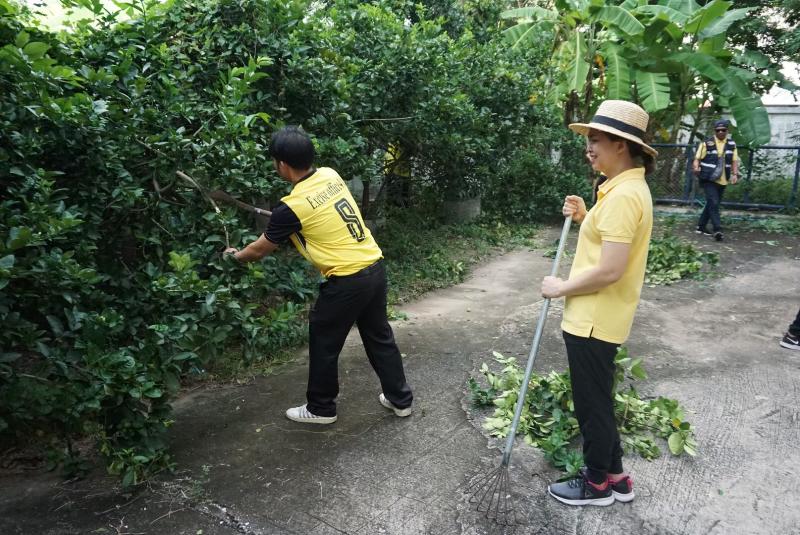 ภาพถ่าย ใช้ปุ่มลูกศร ซ้าย หรือ ขวา เลื่อนภาพถ่าย หรือปุ่มสามเหลี่ยมฉายภาพอัตโนมัติ  ถ้าต้องการบันทึกภาพ ใช้เมาส์คลิกขวาเลือกหัวข้อ  เป็นรูปภาพเป็น.. หรือ save as.. แสดงเต็มจอภาพ กุดปุ่ม F11 