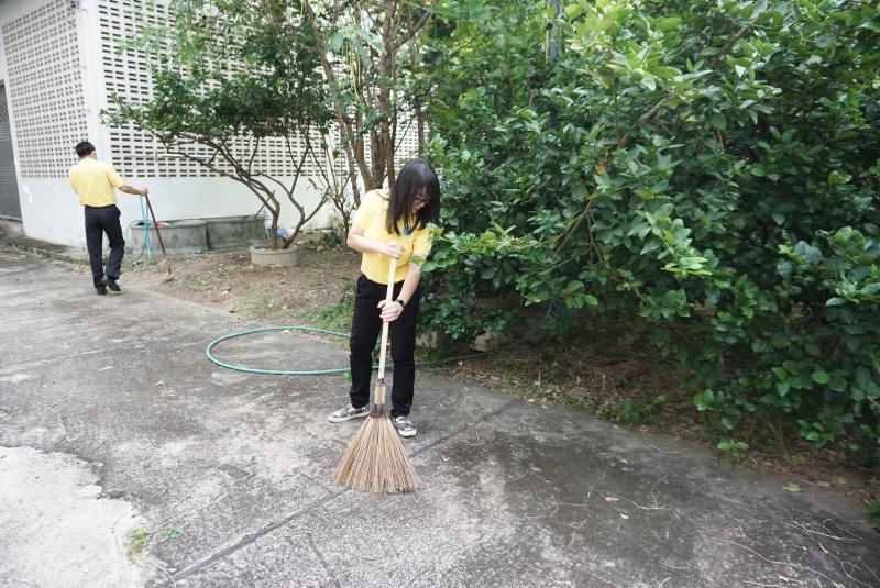 ภาพถ่าย ใช้ปุ่มลูกศร ซ้าย หรือ ขวา เลื่อนภาพถ่าย หรือปุ่มสามเหลี่ยมฉายภาพอัตโนมัติ  ถ้าต้องการบันทึกภาพ ใช้เมาส์คลิกขวาเลือกหัวข้อ  เป็นรูปภาพเป็น.. หรือ save as.. แสดงเต็มจอภาพ กุดปุ่ม F11 