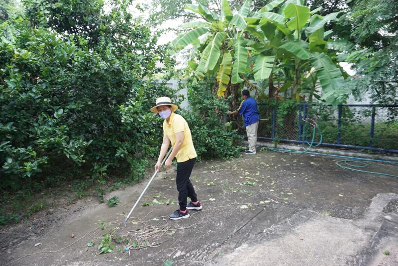 ภาพถ่าย ใช้ปุ่มลูกศร ซ้าย หรือ ขวา เลื่อนภาพถ่าย หรือปุ่มสามเหลี่ยมฉายภาพอัตโนมัติ  ถ้าต้องการบันทึกภาพ ใช้เมาส์คลิกขวาเลือกหัวข้อ  เป็นรูปภาพเป็น.. หรือ save as.. แสดงเต็มจอภาพ กุดปุ่ม F11 