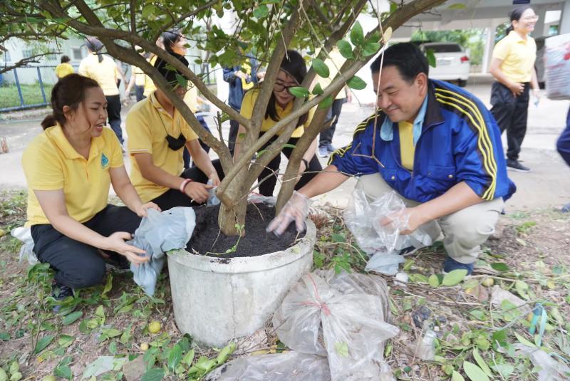 ภาพถ่าย ใช้ปุ่มลูกศร ซ้าย หรือ ขวา เลื่อนภาพถ่าย หรือปุ่มสามเหลี่ยมฉายภาพอัตโนมัติ  ถ้าต้องการบันทึกภาพ ใช้เมาส์คลิกขวาเลือกหัวข้อ  เป็นรูปภาพเป็น.. หรือ save as.. แสดงเต็มจอภาพ กุดปุ่ม F11 