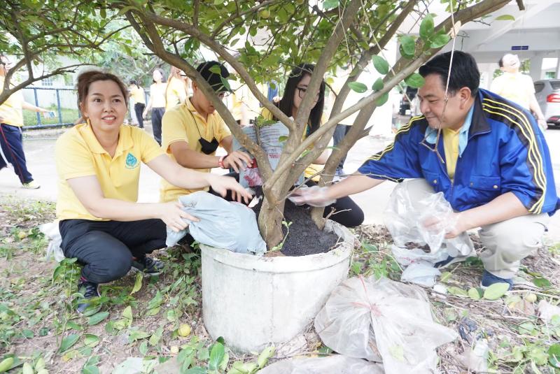 ภาพถ่าย ใช้ปุ่มลูกศร ซ้าย หรือ ขวา เลื่อนภาพถ่าย หรือปุ่มสามเหลี่ยมฉายภาพอัตโนมัติ  ถ้าต้องการบันทึกภาพ ใช้เมาส์คลิกขวาเลือกหัวข้อ  เป็นรูปภาพเป็น.. หรือ save as.. แสดงเต็มจอภาพ กุดปุ่ม F11 