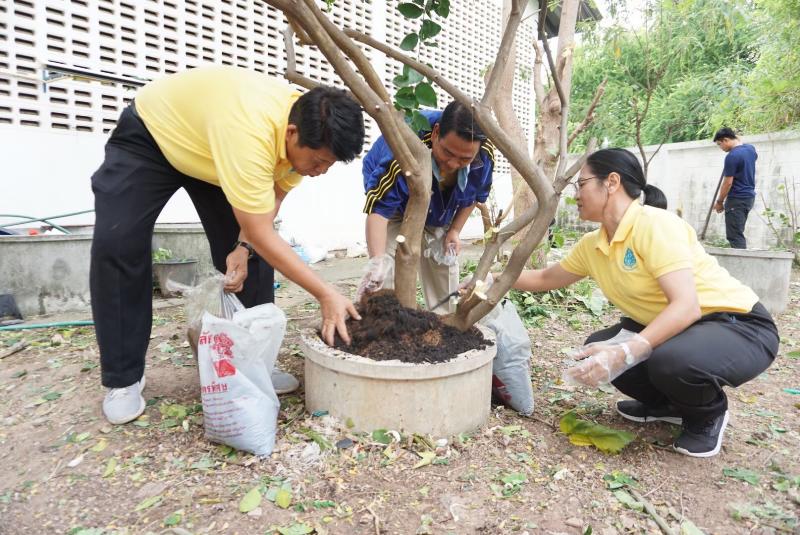 ภาพถ่าย ใช้ปุ่มลูกศร ซ้าย หรือ ขวา เลื่อนภาพถ่าย หรือปุ่มสามเหลี่ยมฉายภาพอัตโนมัติ  ถ้าต้องการบันทึกภาพ ใช้เมาส์คลิกขวาเลือกหัวข้อ  เป็นรูปภาพเป็น.. หรือ save as.. แสดงเต็มจอภาพ กุดปุ่ม F11 