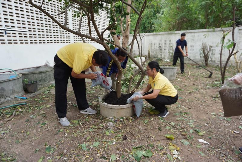 ภาพถ่าย ใช้ปุ่มลูกศร ซ้าย หรือ ขวา เลื่อนภาพถ่าย หรือปุ่มสามเหลี่ยมฉายภาพอัตโนมัติ  ถ้าต้องการบันทึกภาพ ใช้เมาส์คลิกขวาเลือกหัวข้อ  เป็นรูปภาพเป็น.. หรือ save as.. แสดงเต็มจอภาพ กุดปุ่ม F11 