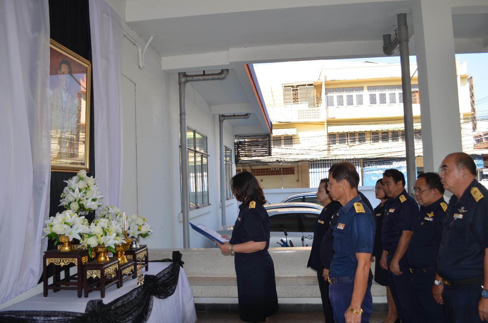 ภาพถ่าย ใช้ปุ่มลูกศร ซ้าย หรือ ขวา เลื่อนภาพถ่าย หรือปุ่มสามเหลี่ยมฉายภาพอัตโนมัติ  ถ้าต้องการบันทึกภาพ ใช้เมาส์คลิกขวาเลือกหัวข้อ  เป็นรูปภาพเป็น.. หรือ save as.. แสดงเต็มจอภาพ กุดปุ่ม F11 