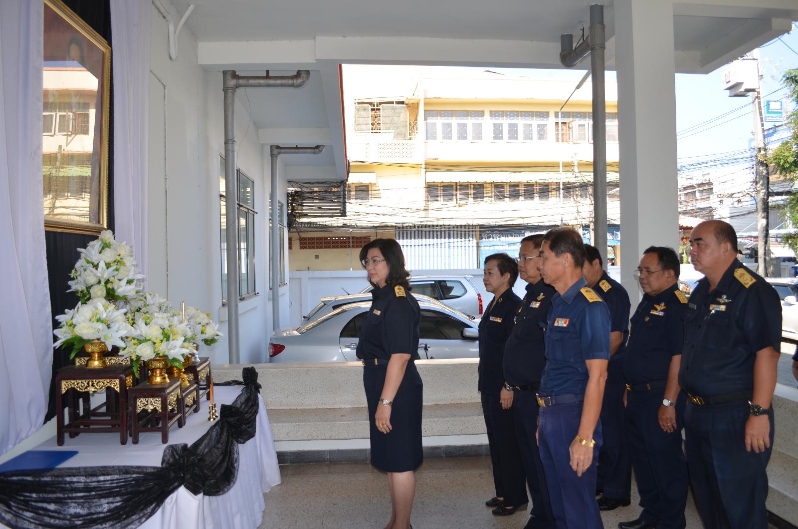 ภาพถ่าย ใช้ปุ่มลูกศร ซ้าย หรือ ขวา เลื่อนภาพถ่าย หรือปุ่มสามเหลี่ยมฉายภาพอัตโนมัติ  ถ้าต้องการบันทึกภาพ ใช้เมาส์คลิกขวาเลือกหัวข้อ  เป็นรูปภาพเป็น.. หรือ save as.. แสดงเต็มจอภาพ กุดปุ่ม F11 