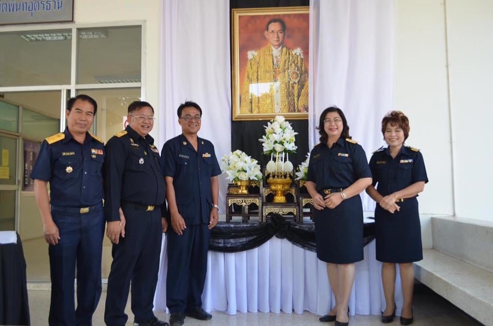 ภาพถ่าย ใช้ปุ่มลูกศร ซ้าย หรือ ขวา เลื่อนภาพถ่าย หรือปุ่มสามเหลี่ยมฉายภาพอัตโนมัติ  ถ้าต้องการบันทึกภาพ ใช้เมาส์คลิกขวาเลือกหัวข้อ  เป็นรูปภาพเป็น.. หรือ save as.. แสดงเต็มจอภาพ กุดปุ่ม F11 