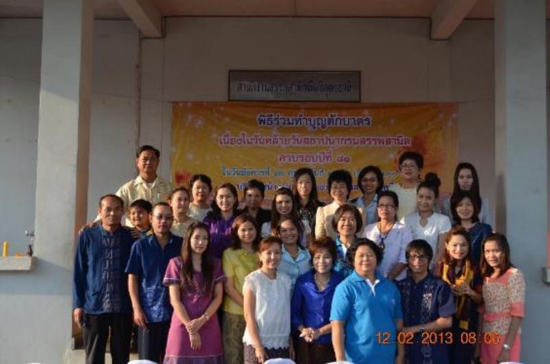 ภาพถ่าย ใช้ปุ่มลูกศร ซ้าย หรือ ขวา เลื่อนภาพถ่าย หรือปุ่มสามเหลี่ยมฉายภาพอัตโนมัติ  ถ้าต้องการบันทึกภาพ ใช้เมาส์คลิกขวาเลือกหัวข้อ  เป็นรูปภาพเป็น.. หรือ save as.. แสดงเต็มจอภาพ กุดปุ่ม F11 