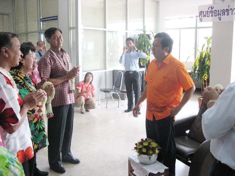 ภาพถ่าย ใช้ปุ่มลูกศร ซ้าย หรือ ขวา เลื่อนภาพถ่าย หรือปุ่มสามเหลี่ยมฉายภาพอัตโนมัติ  ถ้าต้องการบันทึกภาพ ใช้เมาส์คลิกขวาเลือกหัวข้อ  เป็นรูปภาพเป็น.. หรือ save as.. แสดงเต็มจอภาพ กุดปุ่ม F11 