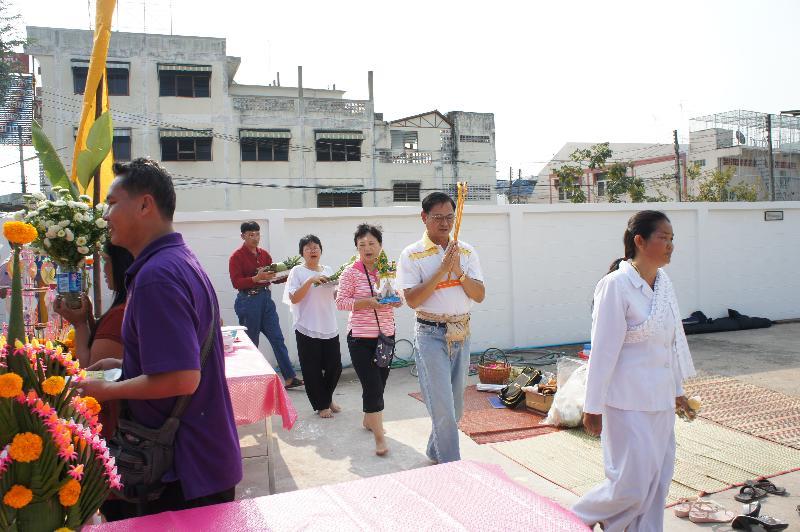 ภาพถ่าย ใช้ปุ่มลูกศร ซ้าย หรือ ขวา เลื่อนภาพถ่าย หรือปุ่มสามเหลี่ยมฉายภาพอัตโนมัติ  ถ้าต้องการบันทึกภาพ ใช้เมาส์คลิกขวาเลือกหัวข้อ  เป็นรูปภาพเป็น.. หรือ save as.. แสดงเต็มจอภาพ กุดปุ่ม F11 