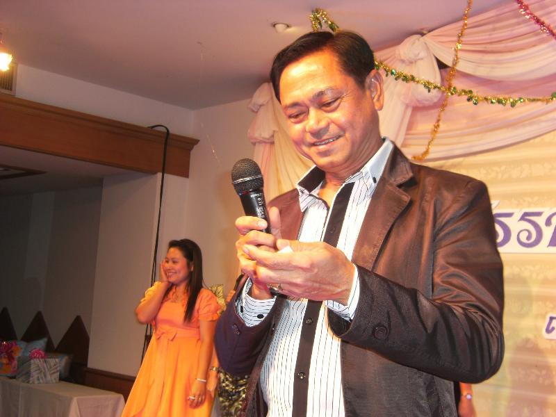 ภาพถ่าย ใช้ปุ่มลูกศร ซ้าย หรือ ขวา เลื่อนภาพถ่าย หรือปุ่มสามเหลี่ยมฉายภาพอัตโนมัติ  ถ้าต้องการบันทึกภาพ ใช้เมาส์คลิกขวาเลือกหัวข้อ  เป็นรูปภาพเป็น.. หรือ save as.. แสดงเต็มจอภาพ กุดปุ่ม F11 