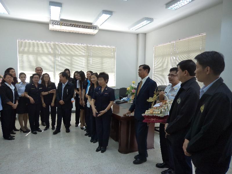 ภาพถ่าย ใช้ปุ่มลูกศร ซ้าย หรือ ขวา เลื่อนภาพถ่าย หรือปุ่มสามเหลี่ยมฉายภาพอัตโนมัติ  ถ้าต้องการบันทึกภาพ ใช้เมาส์คลิกขวาเลือกหัวข้อ  เป็นรูปภาพเป็น.. หรือ save as.. แสดงเต็มจอภาพ กุดปุ่ม F11 