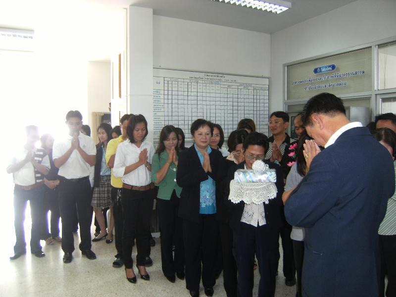 ภาพถ่าย ใช้ปุ่มลูกศร ซ้าย หรือ ขวา เลื่อนภาพถ่าย หรือปุ่มสามเหลี่ยมฉายภาพอัตโนมัติ  ถ้าต้องการบันทึกภาพ ใช้เมาส์คลิกขวาเลือกหัวข้อ  เป็นรูปภาพเป็น.. หรือ save as.. แสดงเต็มจอภาพ กุดปุ่ม F11 