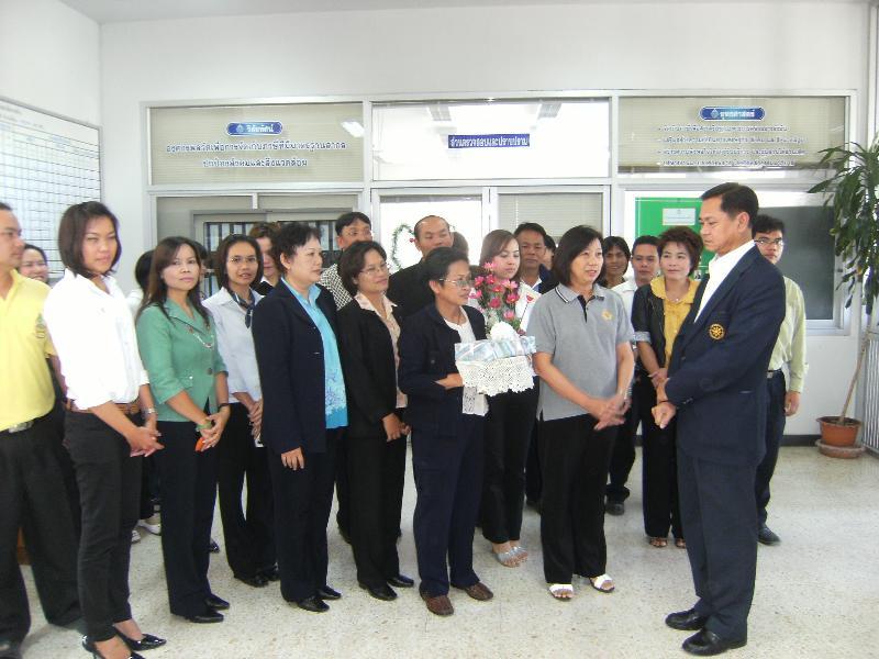 ภาพถ่าย ใช้ปุ่มลูกศร ซ้าย หรือ ขวา เลื่อนภาพถ่าย หรือปุ่มสามเหลี่ยมฉายภาพอัตโนมัติ  ถ้าต้องการบันทึกภาพ ใช้เมาส์คลิกขวาเลือกหัวข้อ  เป็นรูปภาพเป็น.. หรือ save as.. แสดงเต็มจอภาพ กุดปุ่ม F11 