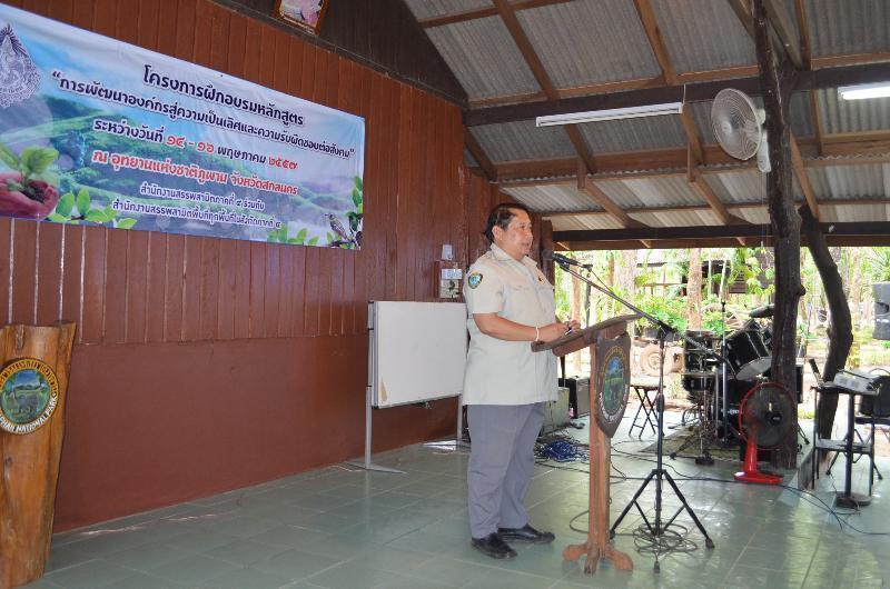 ภาพถ่าย ใช้ปุ่มลูกศร ซ้าย หรือ ขวา เลื่อนภาพถ่าย หรือปุ่มสามเหลี่ยมฉายภาพอัตโนมัติ  ถ้าต้องการบันทึกภาพ ใช้เมาส์คลิกขวาเลือกหัวข้อ  เป็นรูปภาพเป็น.. หรือ save as.. แสดงเต็มจอภาพ กุดปุ่ม F11 