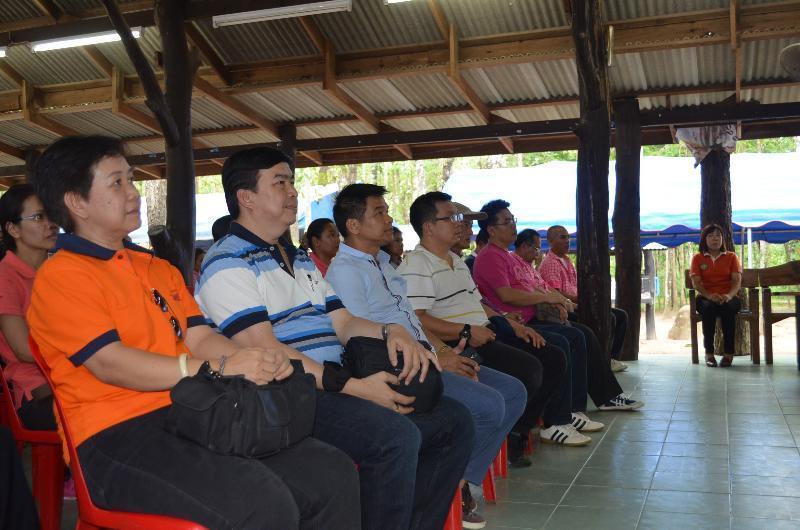 ภาพถ่าย ใช้ปุ่มลูกศร ซ้าย หรือ ขวา เลื่อนภาพถ่าย หรือปุ่มสามเหลี่ยมฉายภาพอัตโนมัติ  ถ้าต้องการบันทึกภาพ ใช้เมาส์คลิกขวาเลือกหัวข้อ  เป็นรูปภาพเป็น.. หรือ save as.. แสดงเต็มจอภาพ กุดปุ่ม F11 