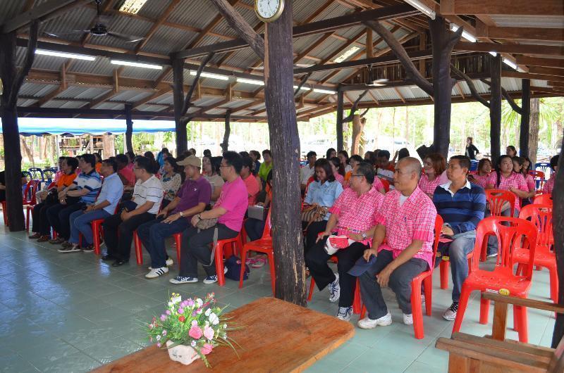 ภาพถ่าย ใช้ปุ่มลูกศร ซ้าย หรือ ขวา เลื่อนภาพถ่าย หรือปุ่มสามเหลี่ยมฉายภาพอัตโนมัติ  ถ้าต้องการบันทึกภาพ ใช้เมาส์คลิกขวาเลือกหัวข้อ  เป็นรูปภาพเป็น.. หรือ save as.. แสดงเต็มจอภาพ กุดปุ่ม F11 