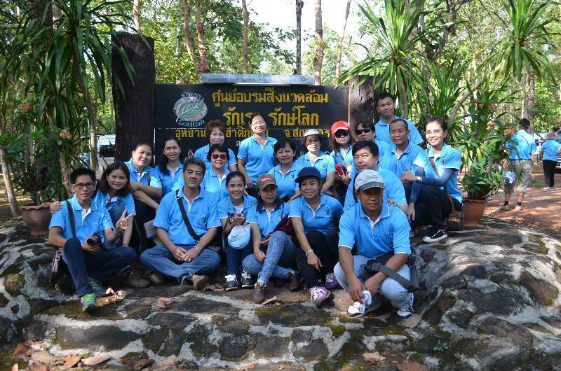 ภาพถ่าย ใช้ปุ่มลูกศร ซ้าย หรือ ขวา เลื่อนภาพถ่าย หรือปุ่มสามเหลี่ยมฉายภาพอัตโนมัติ  ถ้าต้องการบันทึกภาพ ใช้เมาส์คลิกขวาเลือกหัวข้อ  เป็นรูปภาพเป็น.. หรือ save as.. แสดงเต็มจอภาพ กุดปุ่ม F11 