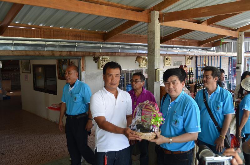 ภาพถ่าย ใช้ปุ่มลูกศร ซ้าย หรือ ขวา เลื่อนภาพถ่าย หรือปุ่มสามเหลี่ยมฉายภาพอัตโนมัติ  ถ้าต้องการบันทึกภาพ ใช้เมาส์คลิกขวาเลือกหัวข้อ  เป็นรูปภาพเป็น.. หรือ save as.. แสดงเต็มจอภาพ กุดปุ่ม F11 