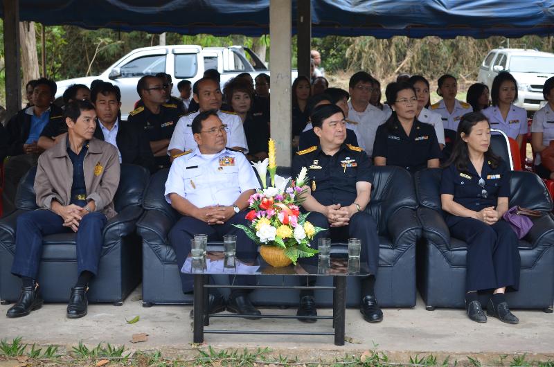 ภาพถ่าย ใช้ปุ่มลูกศร ซ้าย หรือ ขวา เลื่อนภาพถ่าย หรือปุ่มสามเหลี่ยมฉายภาพอัตโนมัติ  ถ้าต้องการบันทึกภาพ ใช้เมาส์คลิกขวาเลือกหัวข้อ  เป็นรูปภาพเป็น.. หรือ save as.. แสดงเต็มจอภาพ กุดปุ่ม F11 