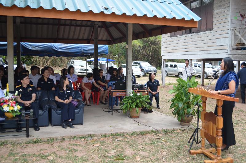 ภาพถ่าย ใช้ปุ่มลูกศร ซ้าย หรือ ขวา เลื่อนภาพถ่าย หรือปุ่มสามเหลี่ยมฉายภาพอัตโนมัติ  ถ้าต้องการบันทึกภาพ ใช้เมาส์คลิกขวาเลือกหัวข้อ  เป็นรูปภาพเป็น.. หรือ save as.. แสดงเต็มจอภาพ กุดปุ่ม F11 