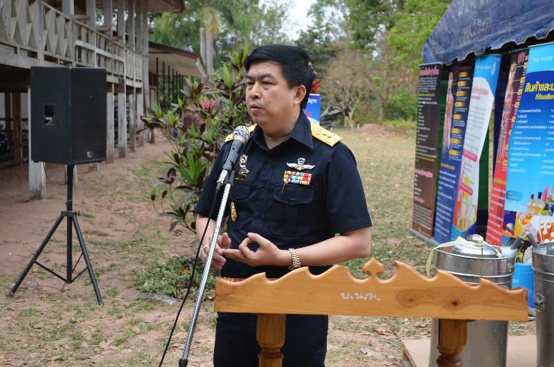 ภาพถ่าย ใช้ปุ่มลูกศร ซ้าย หรือ ขวา เลื่อนภาพถ่าย หรือปุ่มสามเหลี่ยมฉายภาพอัตโนมัติ  ถ้าต้องการบันทึกภาพ ใช้เมาส์คลิกขวาเลือกหัวข้อ  เป็นรูปภาพเป็น.. หรือ save as.. แสดงเต็มจอภาพ กุดปุ่ม F11 