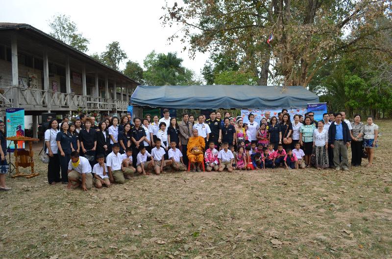 ภาพถ่าย ใช้ปุ่มลูกศร ซ้าย หรือ ขวา เลื่อนภาพถ่าย หรือปุ่มสามเหลี่ยมฉายภาพอัตโนมัติ  ถ้าต้องการบันทึกภาพ ใช้เมาส์คลิกขวาเลือกหัวข้อ  เป็นรูปภาพเป็น.. หรือ save as.. แสดงเต็มจอภาพ กุดปุ่ม F11 