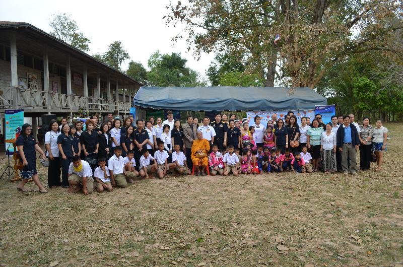 ภาพถ่าย ใช้ปุ่มลูกศร ซ้าย หรือ ขวา เลื่อนภาพถ่าย หรือปุ่มสามเหลี่ยมฉายภาพอัตโนมัติ  ถ้าต้องการบันทึกภาพ ใช้เมาส์คลิกขวาเลือกหัวข้อ  เป็นรูปภาพเป็น.. หรือ save as.. แสดงเต็มจอภาพ กุดปุ่ม F11 