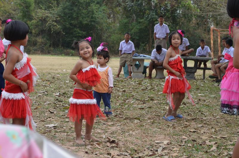 ภาพถ่าย ใช้ปุ่มลูกศร ซ้าย หรือ ขวา เลื่อนภาพถ่าย หรือปุ่มสามเหลี่ยมฉายภาพอัตโนมัติ  ถ้าต้องการบันทึกภาพ ใช้เมาส์คลิกขวาเลือกหัวข้อ  เป็นรูปภาพเป็น.. หรือ save as.. แสดงเต็มจอภาพ กุดปุ่ม F11 