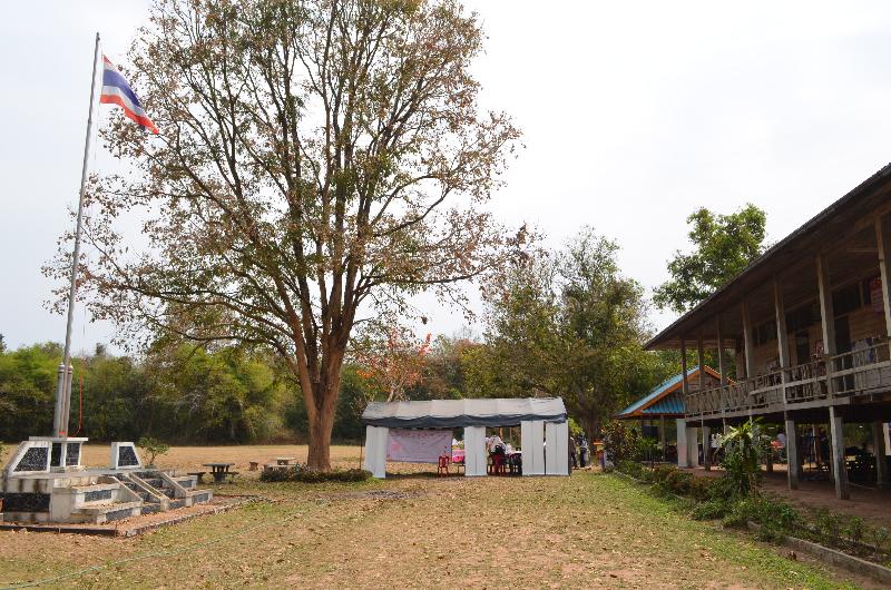 ภาพถ่าย ใช้ปุ่มลูกศร ซ้าย หรือ ขวา เลื่อนภาพถ่าย หรือปุ่มสามเหลี่ยมฉายภาพอัตโนมัติ  ถ้าต้องการบันทึกภาพ ใช้เมาส์คลิกขวาเลือกหัวข้อ  เป็นรูปภาพเป็น.. หรือ save as.. แสดงเต็มจอภาพ กุดปุ่ม F11 