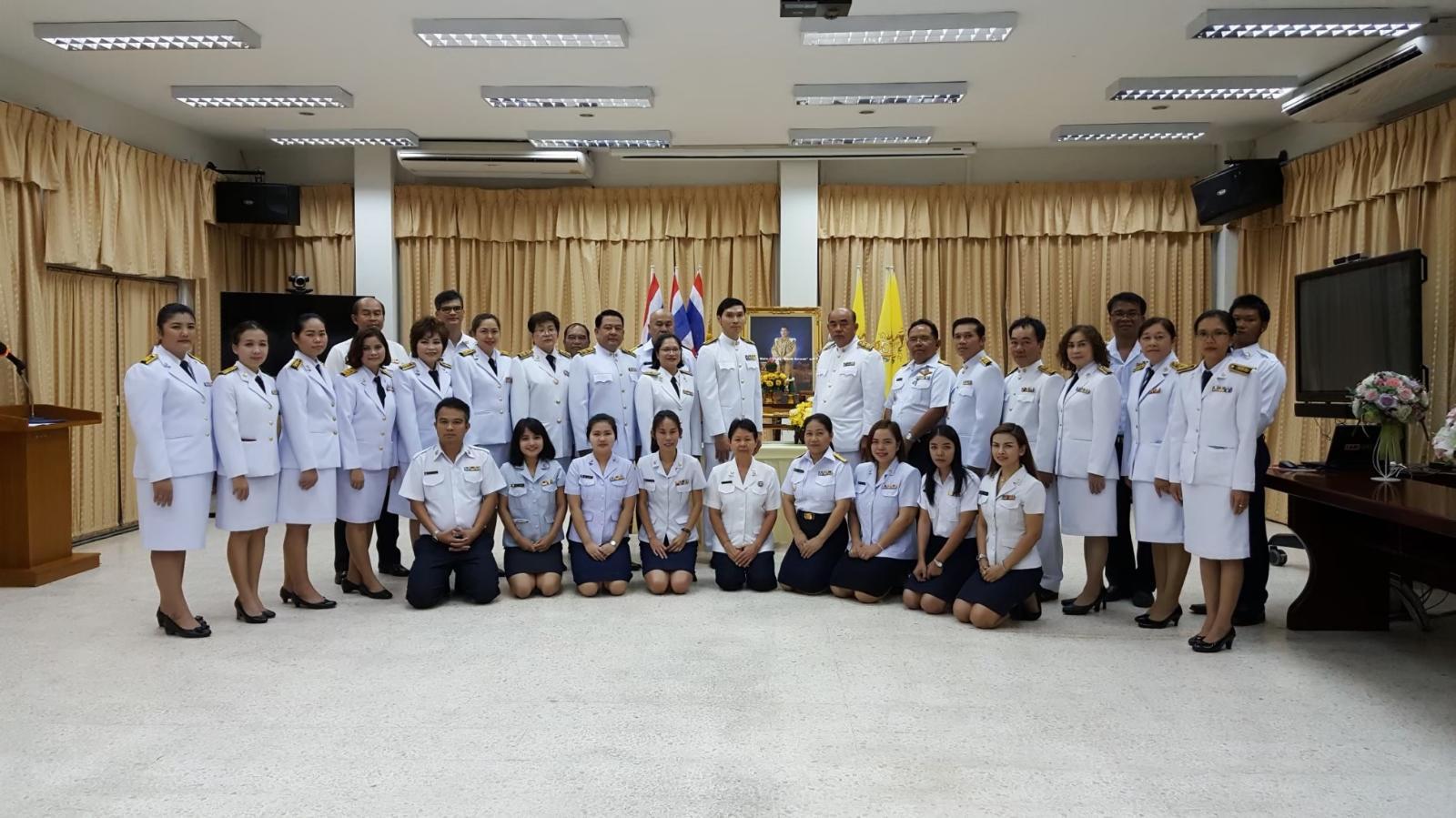 ภาพถ่าย ใช้ปุ่มลูกศร ซ้าย หรือ ขวา เลื่อนภาพถ่าย หรือปุ่มสามเหลี่ยมฉายภาพอัตโนมัติ  ถ้าต้องการบันทึกภาพ ใช้เมาส์คลิกขวาเลือกหัวข้อ  เป็นรูปภาพเป็น.. หรือ save as.. แสดงเต็มจอภาพ กุดปุ่ม F11 