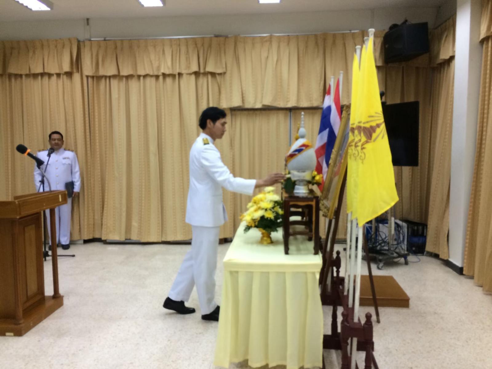 ภาพถ่าย ใช้ปุ่มลูกศร ซ้าย หรือ ขวา เลื่อนภาพถ่าย หรือปุ่มสามเหลี่ยมฉายภาพอัตโนมัติ  ถ้าต้องการบันทึกภาพ ใช้เมาส์คลิกขวาเลือกหัวข้อ  เป็นรูปภาพเป็น.. หรือ save as.. แสดงเต็มจอภาพ กุดปุ่ม F11 