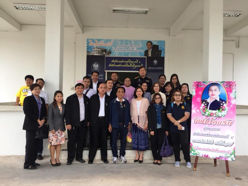 ภาพถ่าย ใช้ปุ่มลูกศร ซ้าย หรือ ขวา เลื่อนภาพถ่าย หรือปุ่มสามเหลี่ยมฉายภาพอัตโนมัติ  ถ้าต้องการบันทึกภาพ ใช้เมาส์คลิกขวาเลือกหัวข้อ  เป็นรูปภาพเป็น.. หรือ save as.. แสดงเต็มจอภาพ กุดปุ่ม F11 