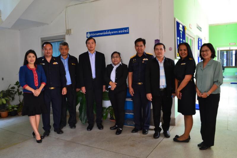 ภาพถ่าย ใช้ปุ่มลูกศร ซ้าย หรือ ขวา เลื่อนภาพถ่าย หรือปุ่มสามเหลี่ยมฉายภาพอัตโนมัติ  ถ้าต้องการบันทึกภาพ ใช้เมาส์คลิกขวาเลือกหัวข้อ  เป็นรูปภาพเป็น.. หรือ save as.. แสดงเต็มจอภาพ กุดปุ่ม F11 