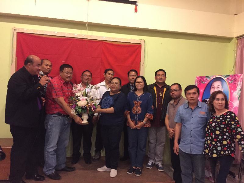 ภาพถ่าย ใช้ปุ่มลูกศร ซ้าย หรือ ขวา เลื่อนภาพถ่าย หรือปุ่มสามเหลี่ยมฉายภาพอัตโนมัติ  ถ้าต้องการบันทึกภาพ ใช้เมาส์คลิกขวาเลือกหัวข้อ  เป็นรูปภาพเป็น.. หรือ save as.. แสดงเต็มจอภาพ กุดปุ่ม F11 