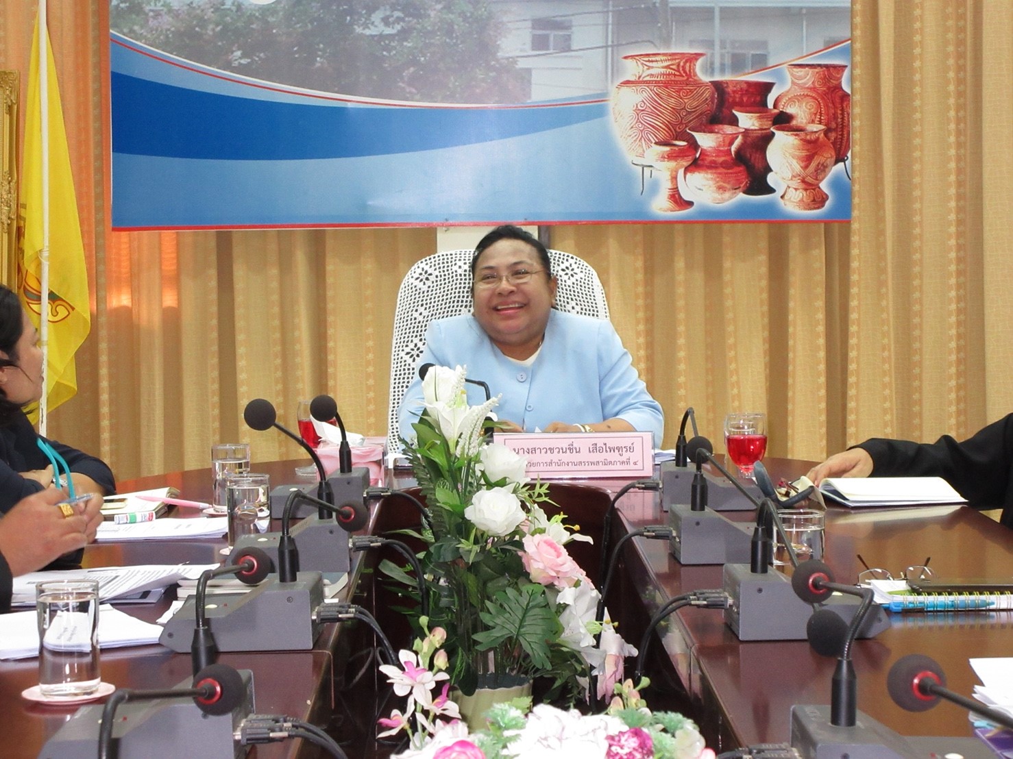 ภาพถ่าย ใช้ปุ่มลูกศร ซ้าย หรือ ขวา เลื่อนภาพถ่าย หรือปุ่มสามเหลี่ยมฉายภาพอัตโนมัติ  ถ้าต้องการบันทึกภาพ ใช้เมาส์คลิกขวาเลือกหัวข้อ  เป็นรูปภาพเป็น.. หรือ save as.. แสดงเต็มจอภาพ กุดปุ่ม F11 