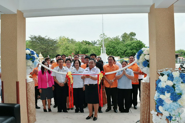 ภาพถ่าย ใช้ปุ่มลูกศร ซ้าย หรือ ขวา เลื่อนภาพถ่าย หรือปุ่มสามเหลี่ยมฉายภาพอัตโนมัติ  ถ้าต้องการบันทึกภาพ ใช้เมาส์คลิกขวาเลือกหัวข้อ  เป็นรูปภาพเป็น.. หรือ save as.. แสดงเต็มจอภาพ กุดปุ่ม F11 