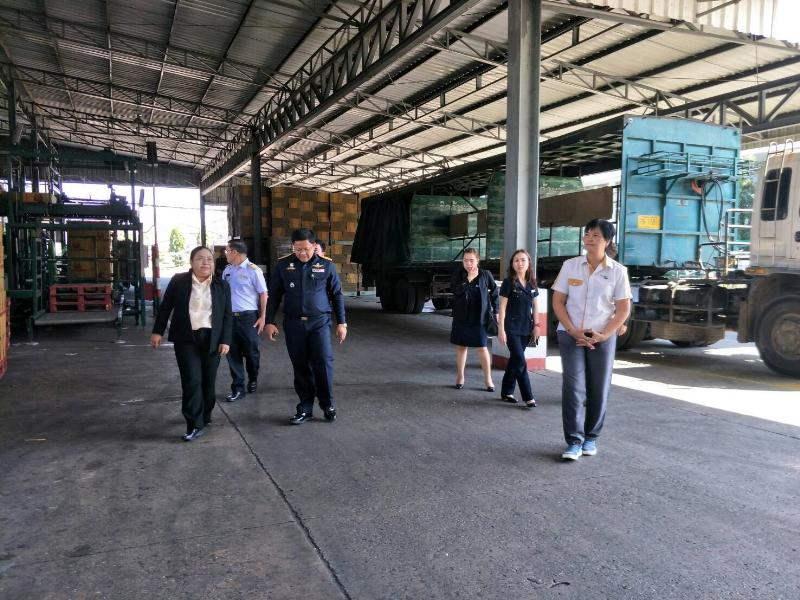 ภาพถ่าย ใช้ปุ่มลูกศร ซ้าย หรือ ขวา เลื่อนภาพถ่าย หรือปุ่มสามเหลี่ยมฉายภาพอัตโนมัติ  ถ้าต้องการบันทึกภาพ ใช้เมาส์คลิกขวาเลือกหัวข้อ  เป็นรูปภาพเป็น.. หรือ save as.. แสดงเต็มจอภาพ กุดปุ่ม F11 