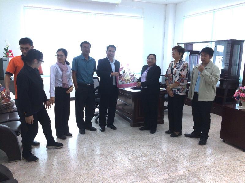 ภาพถ่าย ใช้ปุ่มลูกศร ซ้าย หรือ ขวา เลื่อนภาพถ่าย หรือปุ่มสามเหลี่ยมฉายภาพอัตโนมัติ  ถ้าต้องการบันทึกภาพ ใช้เมาส์คลิกขวาเลือกหัวข้อ  เป็นรูปภาพเป็น.. หรือ save as.. แสดงเต็มจอภาพ กุดปุ่ม F11 