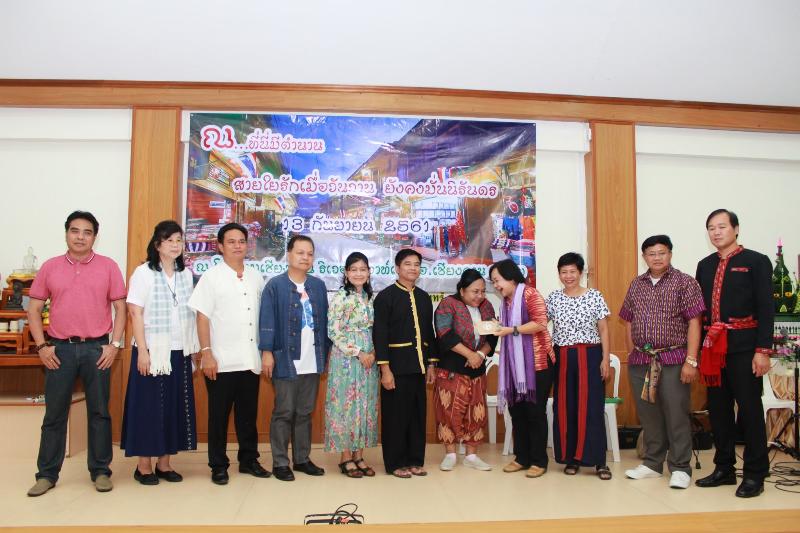 ภาพถ่าย ใช้ปุ่มลูกศร ซ้าย หรือ ขวา เลื่อนภาพถ่าย หรือปุ่มสามเหลี่ยมฉายภาพอัตโนมัติ  ถ้าต้องการบันทึกภาพ ใช้เมาส์คลิกขวาเลือกหัวข้อ  เป็นรูปภาพเป็น.. หรือ save as.. แสดงเต็มจอภาพ กุดปุ่ม F11 