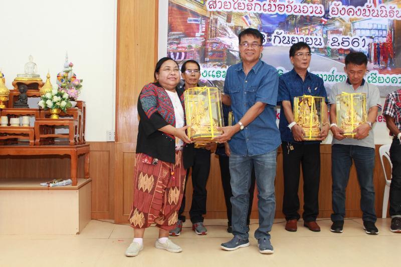 ภาพถ่าย ใช้ปุ่มลูกศร ซ้าย หรือ ขวา เลื่อนภาพถ่าย หรือปุ่มสามเหลี่ยมฉายภาพอัตโนมัติ  ถ้าต้องการบันทึกภาพ ใช้เมาส์คลิกขวาเลือกหัวข้อ  เป็นรูปภาพเป็น.. หรือ save as.. แสดงเต็มจอภาพ กุดปุ่ม F11 