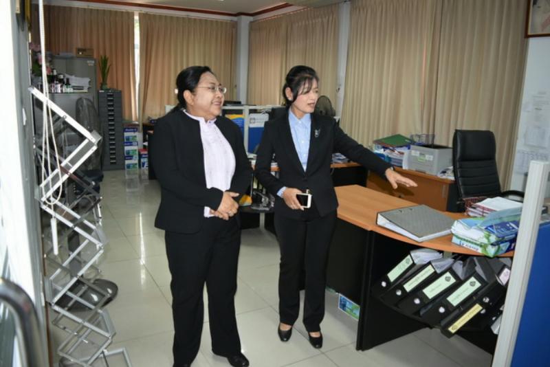 ภาพถ่าย ใช้ปุ่มลูกศร ซ้าย หรือ ขวา เลื่อนภาพถ่าย หรือปุ่มสามเหลี่ยมฉายภาพอัตโนมัติ  ถ้าต้องการบันทึกภาพ ใช้เมาส์คลิกขวาเลือกหัวข้อ  เป็นรูปภาพเป็น.. หรือ save as.. แสดงเต็มจอภาพ กุดปุ่ม F11 