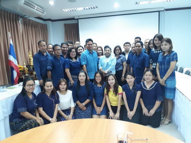 ภาพถ่าย ใช้ปุ่มลูกศร ซ้าย หรือ ขวา เลื่อนภาพถ่าย หรือปุ่มสามเหลี่ยมฉายภาพอัตโนมัติ  ถ้าต้องการบันทึกภาพ ใช้เมาส์คลิกขวาเลือกหัวข้อ  เป็นรูปภาพเป็น.. หรือ save as.. แสดงเต็มจอภาพ กุดปุ่ม F11 