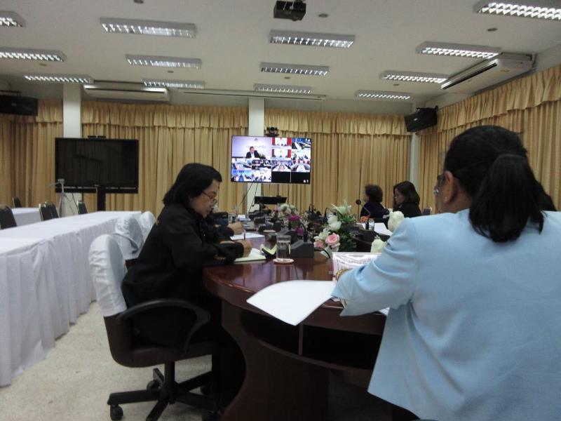 ภาพถ่าย ใช้ปุ่มลูกศร ซ้าย หรือ ขวา เลื่อนภาพถ่าย หรือปุ่มสามเหลี่ยมฉายภาพอัตโนมัติ  ถ้าต้องการบันทึกภาพ ใช้เมาส์คลิกขวาเลือกหัวข้อ  เป็นรูปภาพเป็น.. หรือ save as.. แสดงเต็มจอภาพ กุดปุ่ม F11 