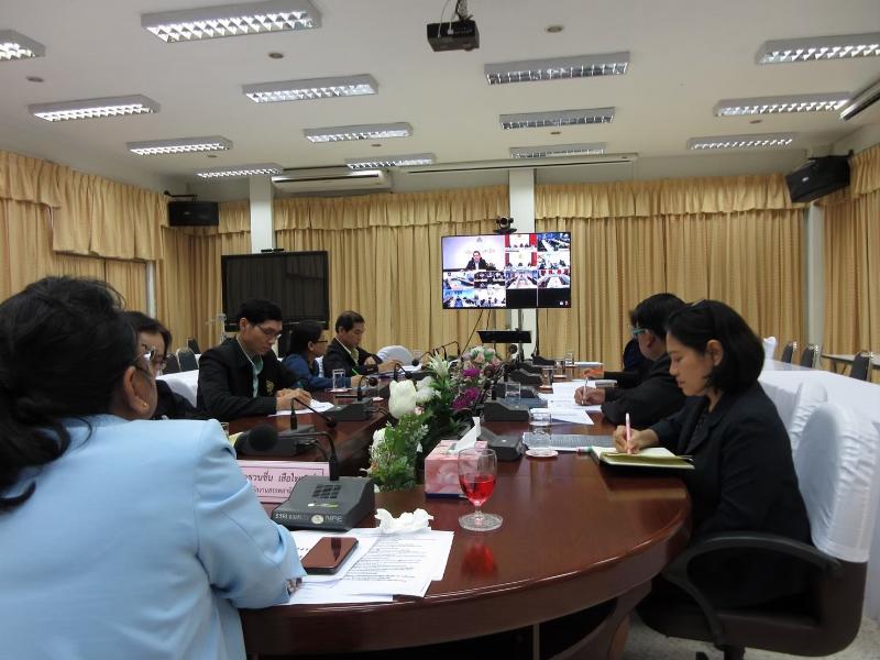 ภาพถ่าย ใช้ปุ่มลูกศร ซ้าย หรือ ขวา เลื่อนภาพถ่าย หรือปุ่มสามเหลี่ยมฉายภาพอัตโนมัติ  ถ้าต้องการบันทึกภาพ ใช้เมาส์คลิกขวาเลือกหัวข้อ  เป็นรูปภาพเป็น.. หรือ save as.. แสดงเต็มจอภาพ กุดปุ่ม F11 