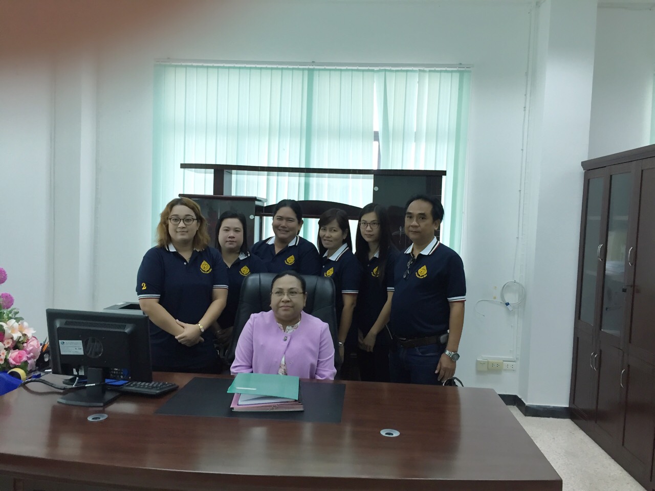 ภาพถ่าย ใช้ปุ่มลูกศร ซ้าย หรือ ขวา เลื่อนภาพถ่าย หรือปุ่มสามเหลี่ยมฉายภาพอัตโนมัติ  ถ้าต้องการบันทึกภาพ ใช้เมาส์คลิกขวาเลือกหัวข้อ  เป็นรูปภาพเป็น.. หรือ save as.. แสดงเต็มจอภาพ กุดปุ่ม F11 