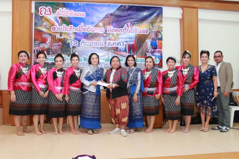 ภาพถ่าย ใช้ปุ่มลูกศร ซ้าย หรือ ขวา เลื่อนภาพถ่าย หรือปุ่มสามเหลี่ยมฉายภาพอัตโนมัติ  ถ้าต้องการบันทึกภาพ ใช้เมาส์คลิกขวาเลือกหัวข้อ  เป็นรูปภาพเป็น.. หรือ save as.. แสดงเต็มจอภาพ กุดปุ่ม F11 