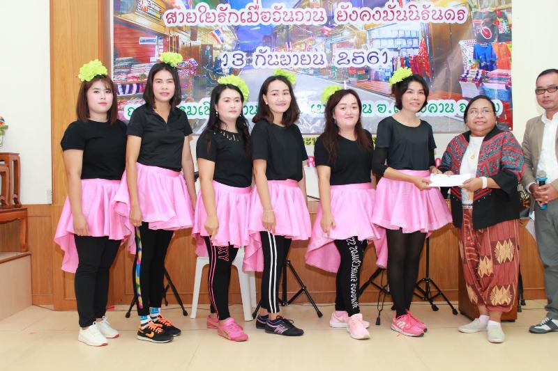 ภาพถ่าย ใช้ปุ่มลูกศร ซ้าย หรือ ขวา เลื่อนภาพถ่าย หรือปุ่มสามเหลี่ยมฉายภาพอัตโนมัติ  ถ้าต้องการบันทึกภาพ ใช้เมาส์คลิกขวาเลือกหัวข้อ  เป็นรูปภาพเป็น.. หรือ save as.. แสดงเต็มจอภาพ กุดปุ่ม F11 