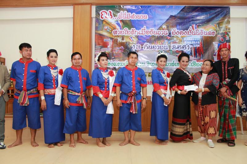 ภาพถ่าย ใช้ปุ่มลูกศร ซ้าย หรือ ขวา เลื่อนภาพถ่าย หรือปุ่มสามเหลี่ยมฉายภาพอัตโนมัติ  ถ้าต้องการบันทึกภาพ ใช้เมาส์คลิกขวาเลือกหัวข้อ  เป็นรูปภาพเป็น.. หรือ save as.. แสดงเต็มจอภาพ กุดปุ่ม F11 